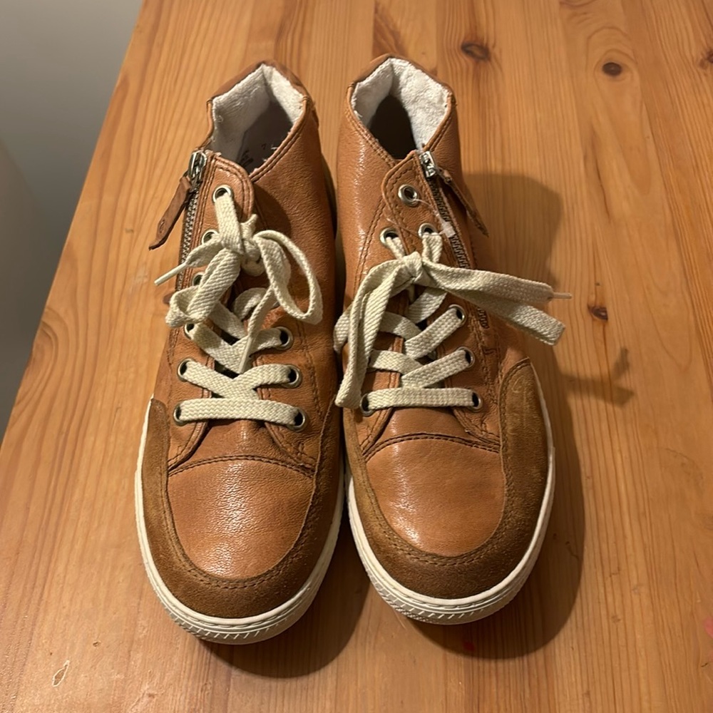 Paul green sneakers, beautiful leather 9.5